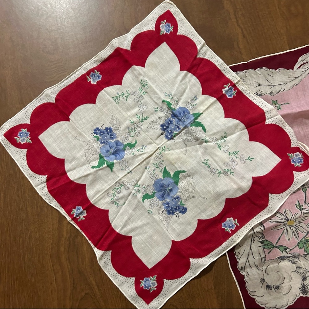 Bundle of vintage hankies - Picture 3 of 4